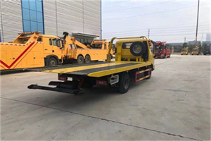 玉林非事故拖车